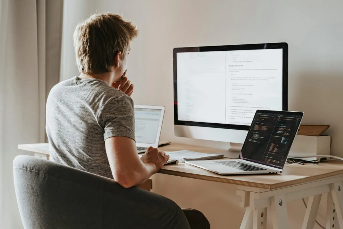 Penny Stocks vs Large Caps: Which Should Beginners Trade?
