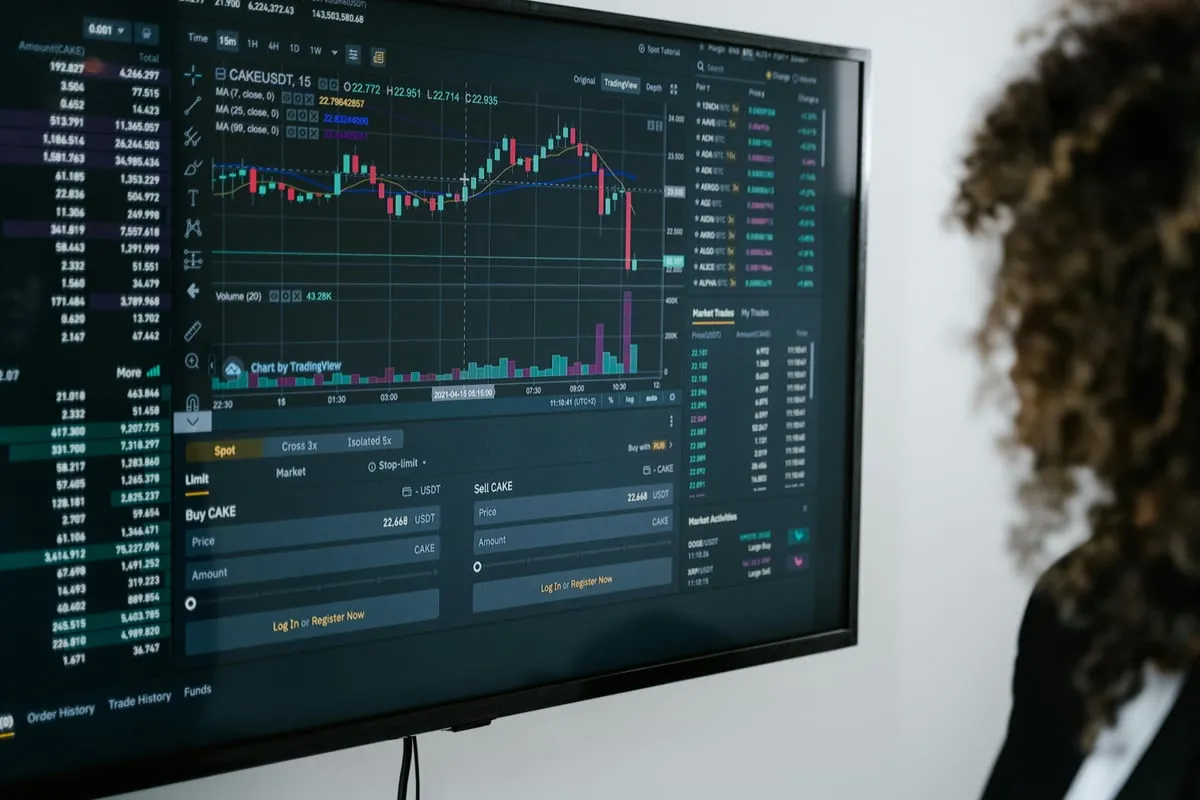 Trading Course vs Self-Taught: Which Path Is Better?