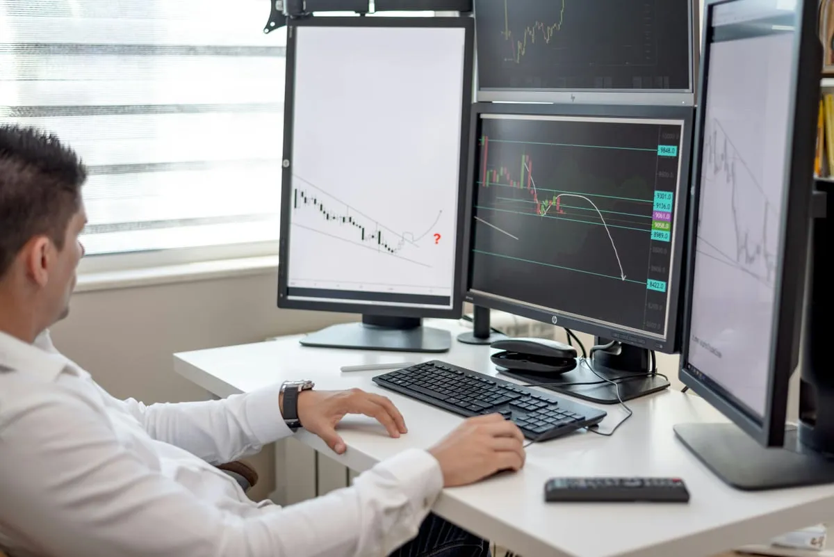 Demo Account vs Micro Account: Which Is Better for Learning?