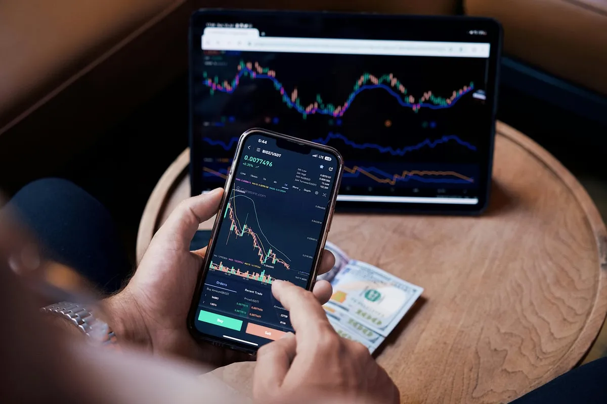 How to Read Candlestick Charts: A Beginner's Guide