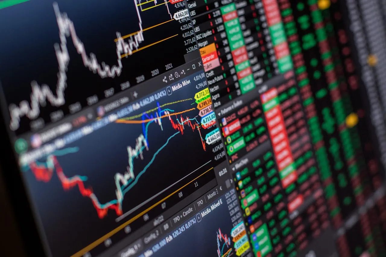 What Is Leverage in Trading? Risks and Benefits Explained