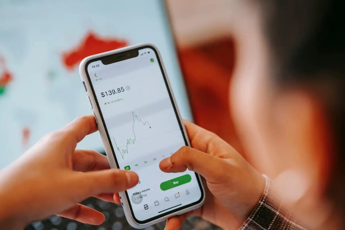 Moving Averages Explained: SMA vs EMA for Beginners
